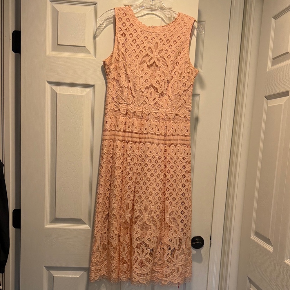 Elegant Lace Sleeveless Dress in Peach